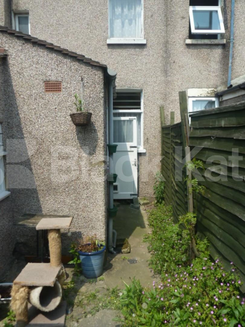 			2 Bedroom, 1 bath, 1 reception House			 Aldworth Road, STRATFORD